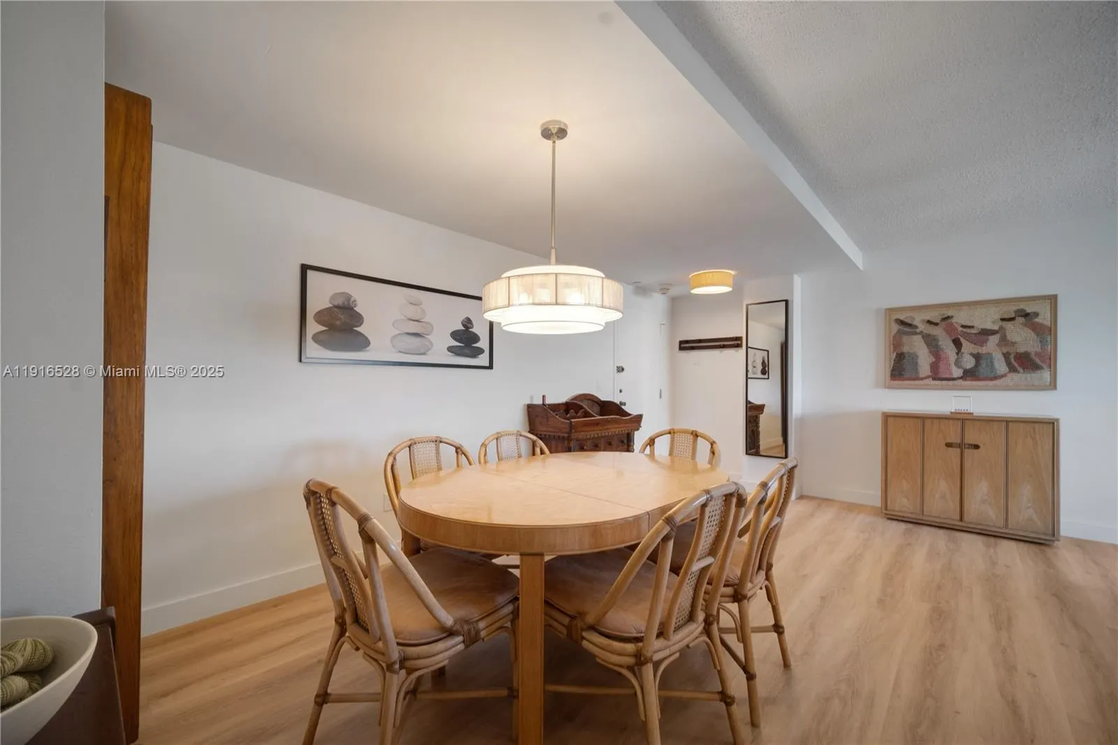 Key Biscayne, Florida 33149, United States, 2 Bedrooms Bedrooms, ,2 BathroomsBathrooms,Residential,Active,245215