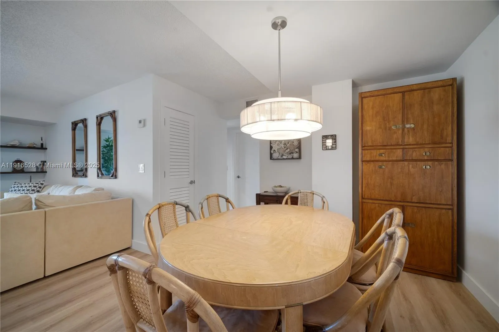 Key Biscayne, Florida 33149, United States, 2 Bedrooms Bedrooms, ,2 BathroomsBathrooms,Residential,Active,245215