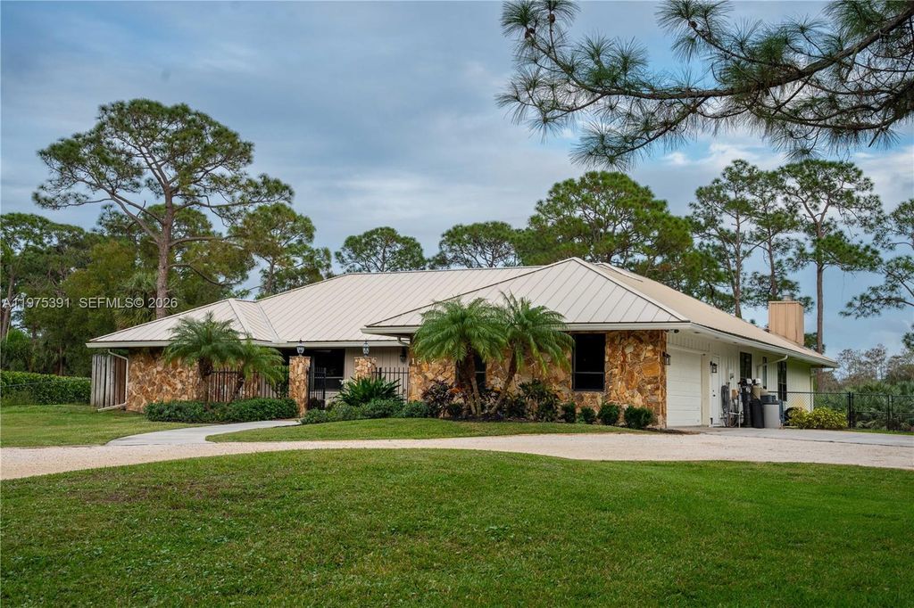 Photo of 1872 SE Colony Way, Jupiter, FL 33478 (MLS # A11975391)