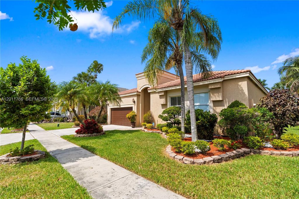 Photo of 980 SW 171st Ter, Pembroke Pines, FL 33027 (MLS # A12011766)