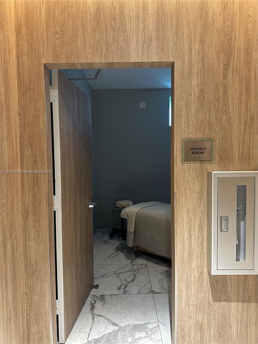 IVY CONDO - Residential Lease