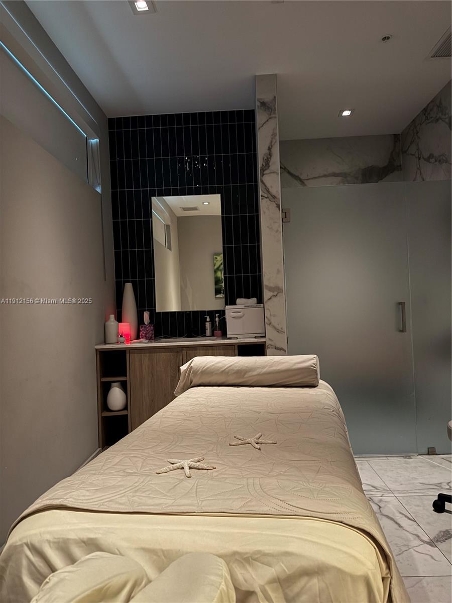 IVY CONDO - Residential Lease