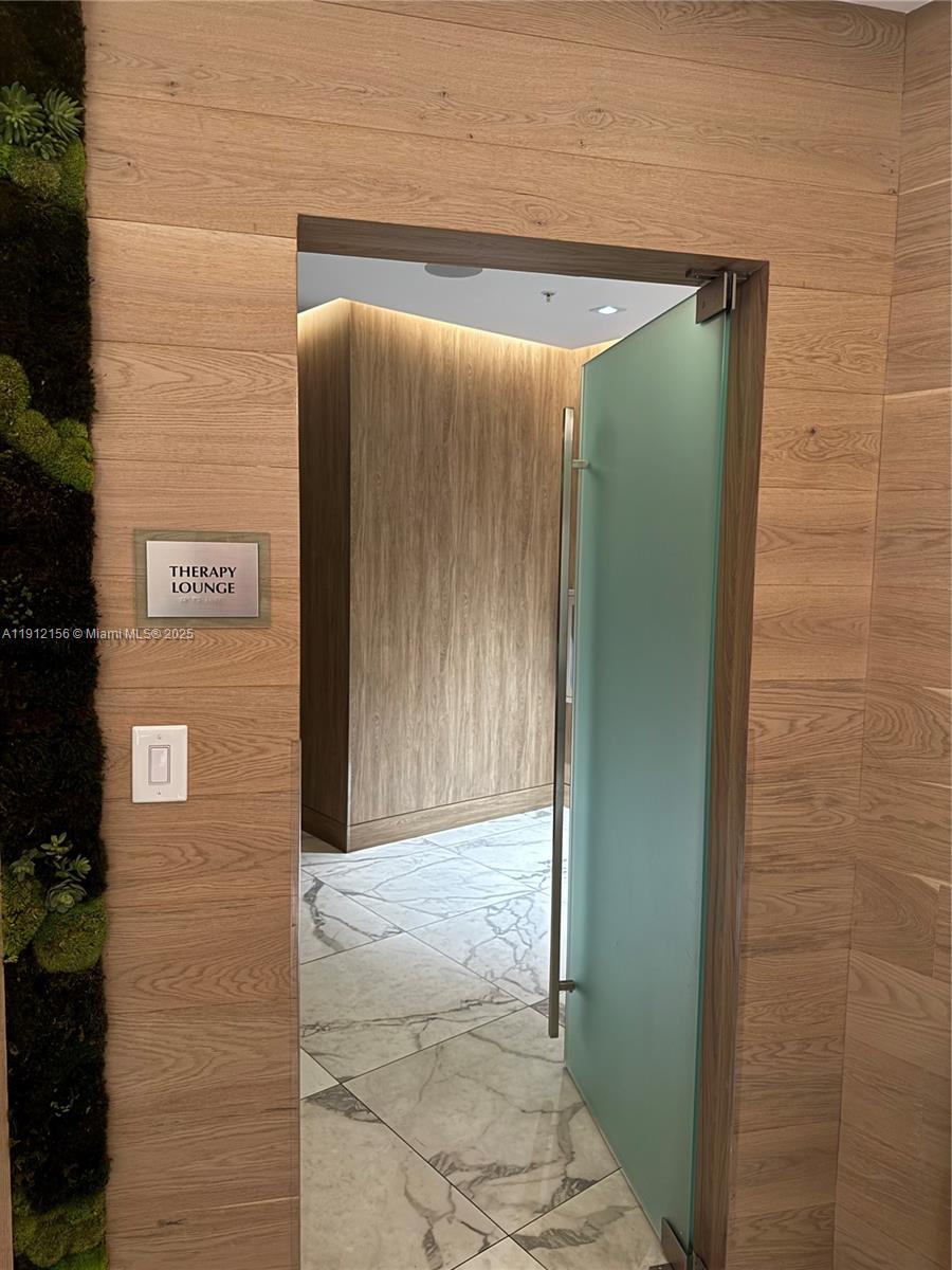 IVY CONDO - Residential Lease