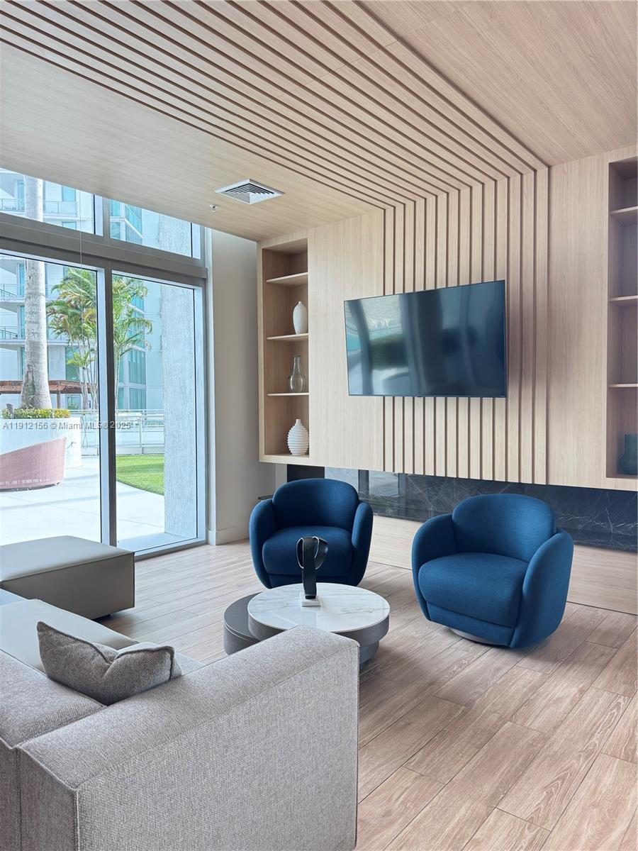 IVY CONDO - Residential Lease