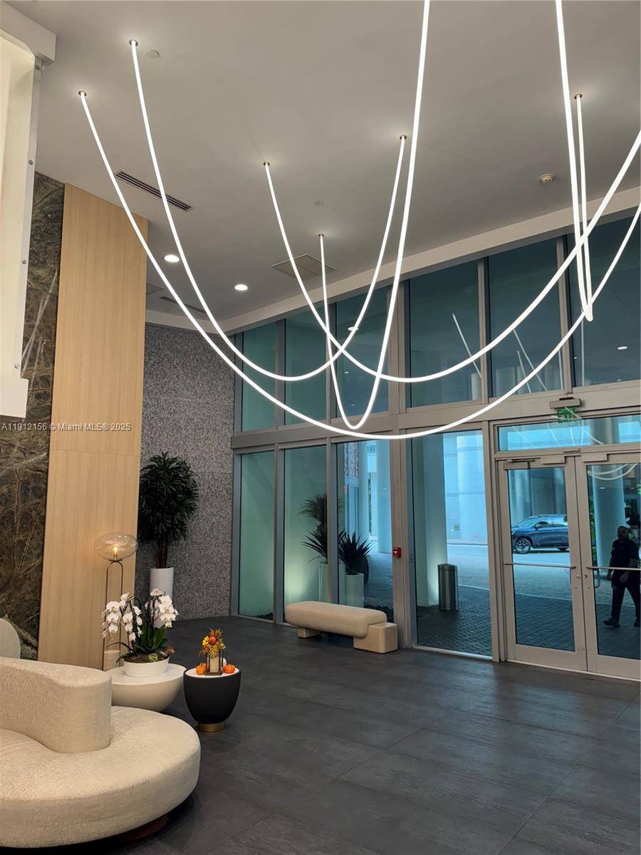 IVY CONDO - Residential Lease