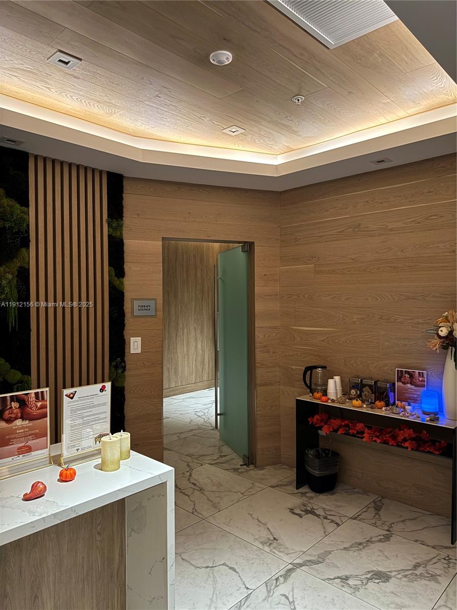 IVY CONDO - Residential Lease