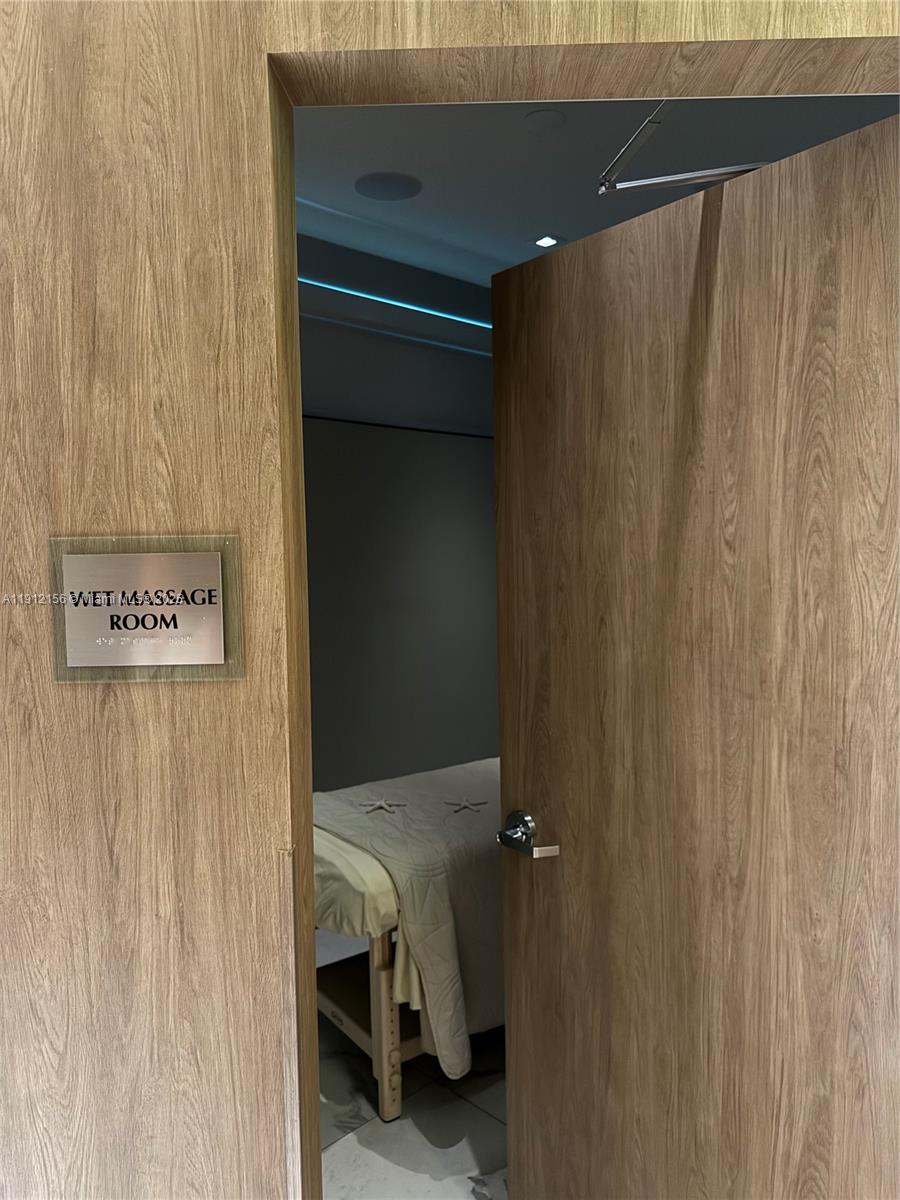 IVY CONDO - Residential Lease