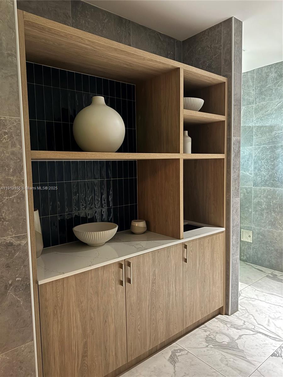 IVY CONDO - Residential Lease