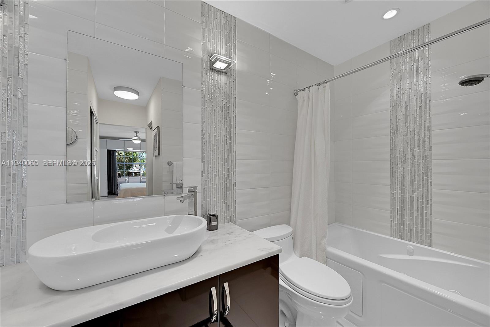 BAY COLONY CLUB CONDO - Residential Lease