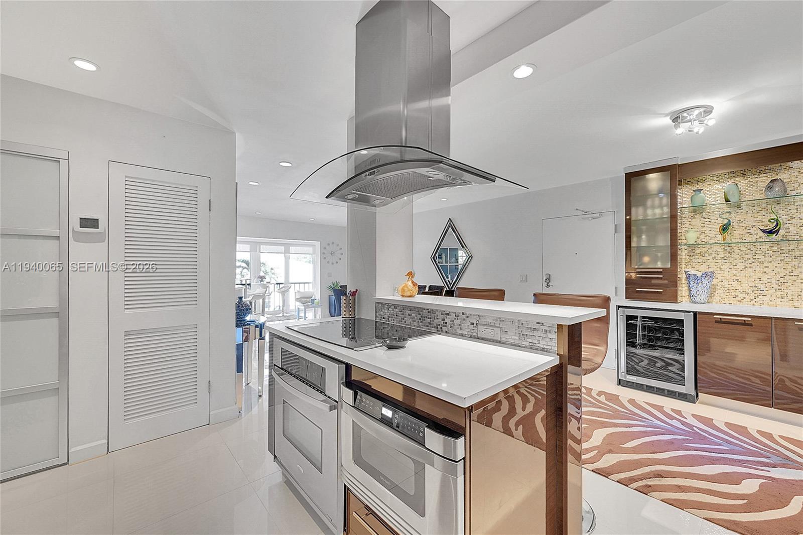 BAY COLONY CLUB CONDO - Residential Lease