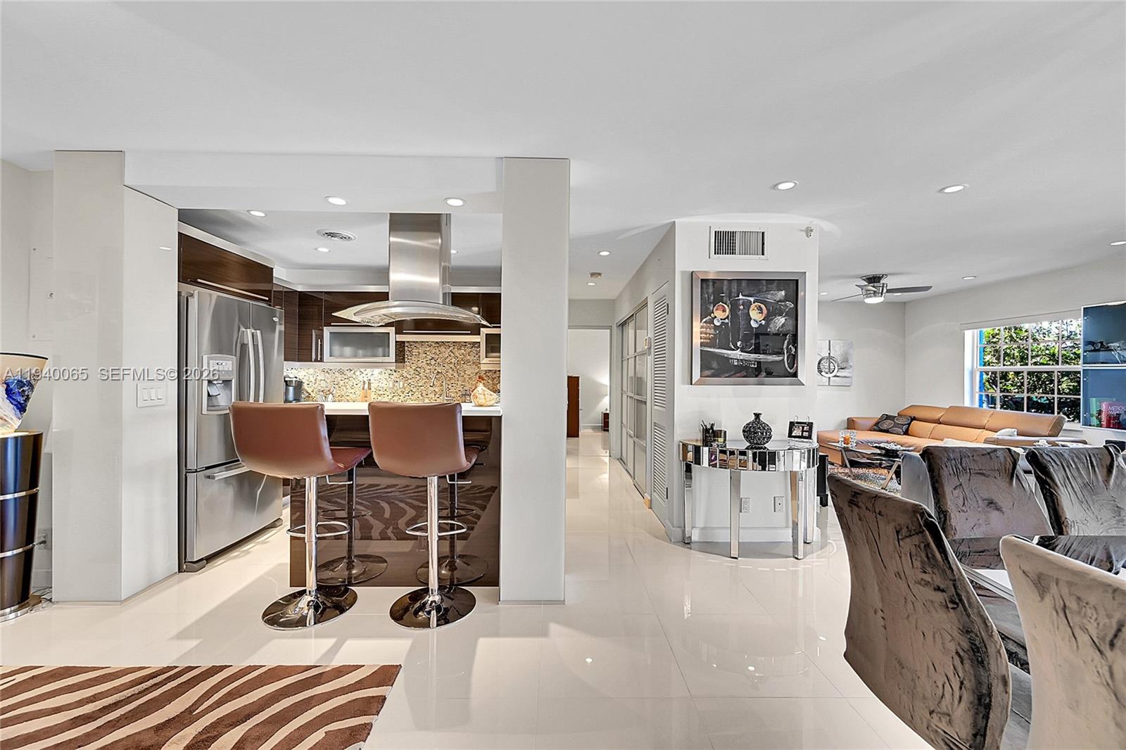 BAY COLONY CLUB CONDO - Residential Lease