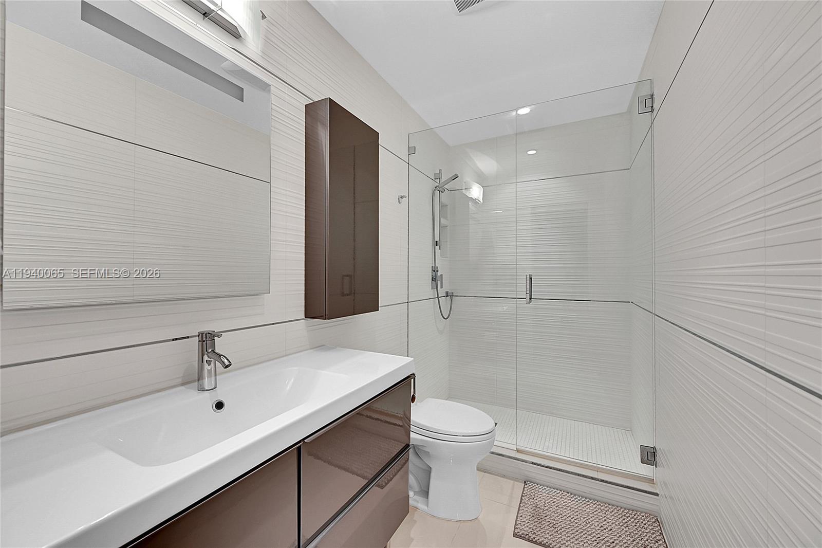 BAY COLONY CLUB CONDO - Residential Lease