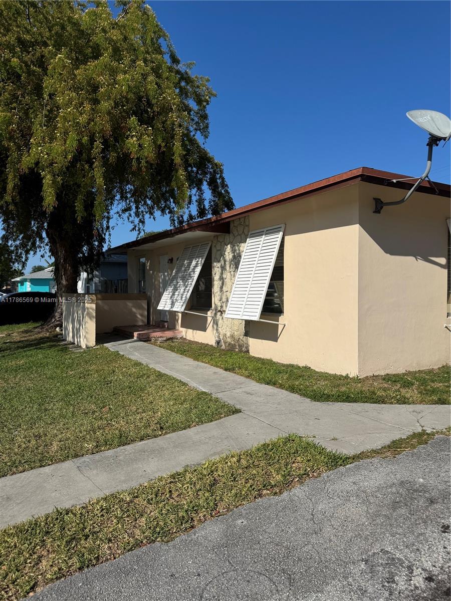 Rental Property at 18735 Sw 100th Ave 18735, Cutler Bay, Miami-Dade County, Florida - Bedrooms: 3 
Bathrooms: 2  - $2,850 MO.