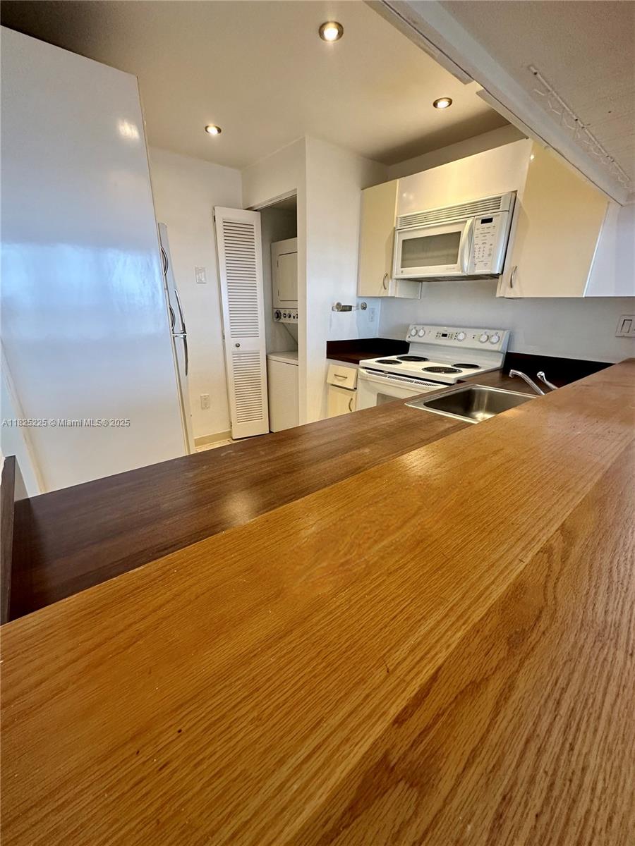 600 NE 36th St 2015