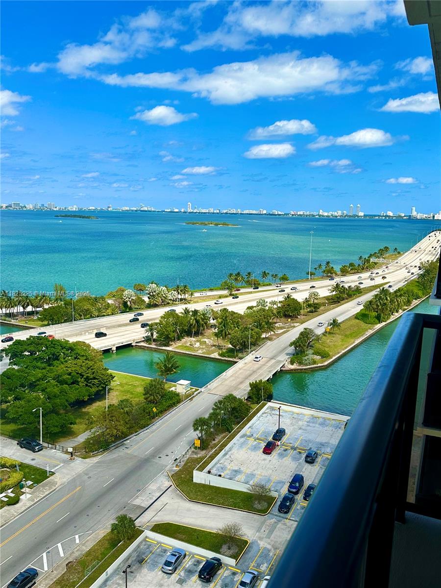 Large 1 Bedroom 1.5 Bath condo on the 20th floor in the Charter Club Condo! Walk in closets, gest 1/2 bathroom, open balcony with awesome unobstructed views of Biscayne Bay and the city. Walk to Midtown, Wynwood and the Design District, minutes from Miami Int'l Airport. Beaches and Cruise ships. We are the best location in Miami with plenty of free parking for residents and guests. We are located on the entrance of the Julia Tuttle Causeway just off Biscayne Blvd at 36 St.
