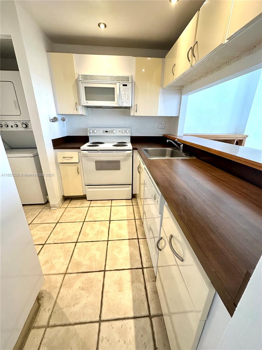 600 NE 36th St 2015