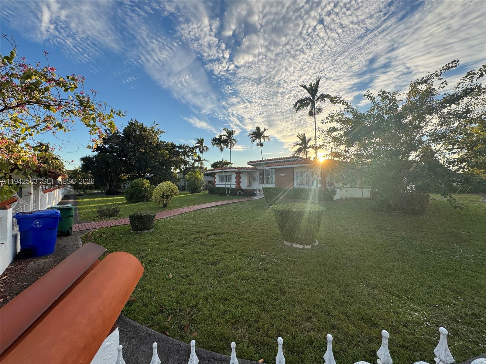 FLOYDS GROVES ESTATES - Land