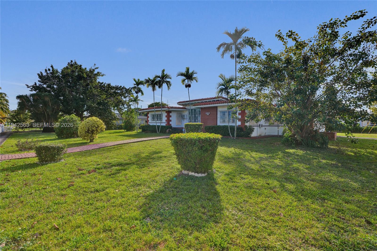 FLOYDS GROVES ESTATES - Land