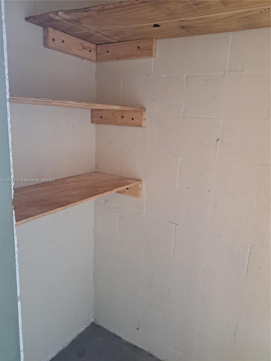 WINDWARD LAKES CONDO - Residential Lease