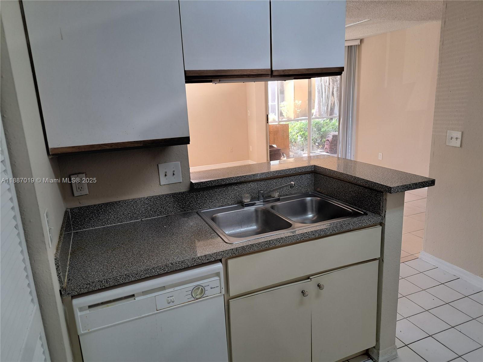 WINDWARD LAKES CONDO - Residential Lease