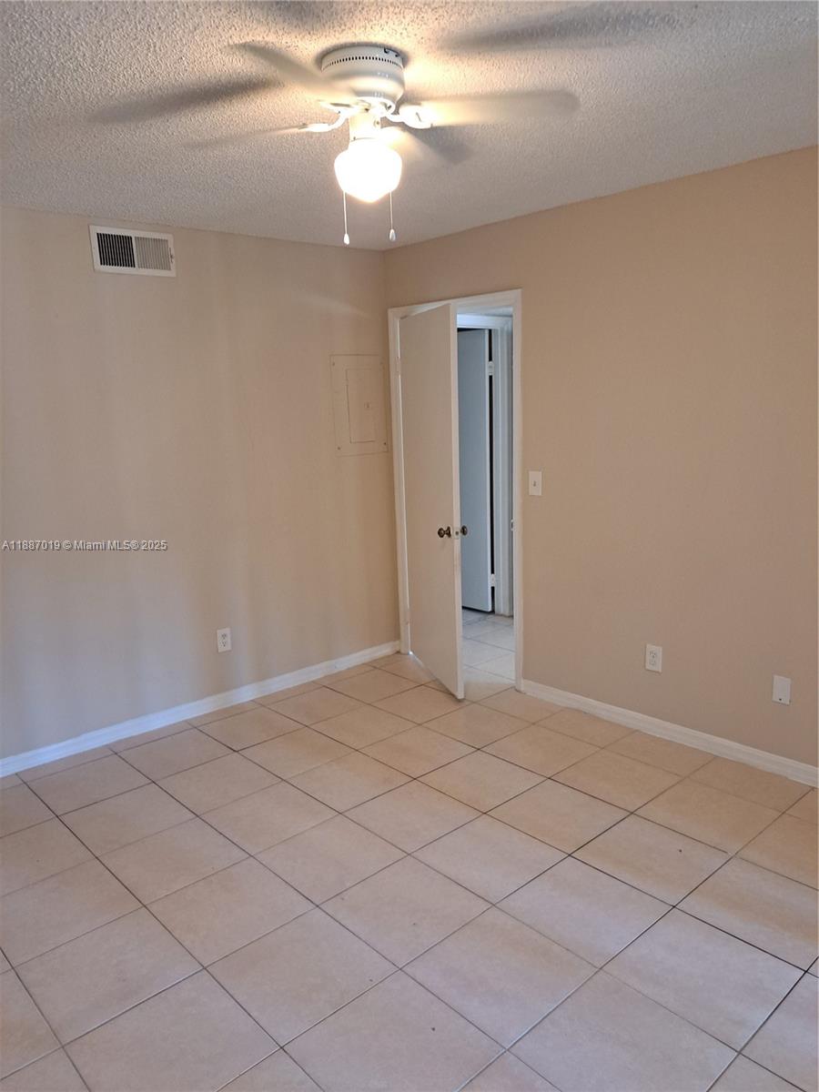 WINDWARD LAKES CONDO - Residential Lease