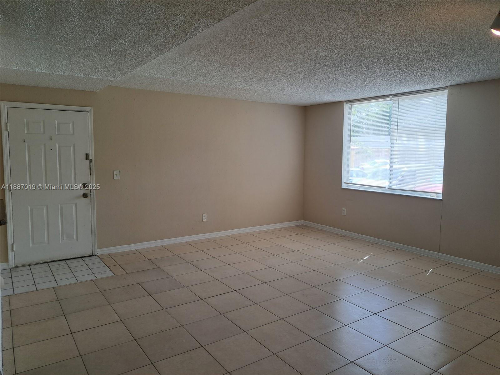 WINDWARD LAKES CONDO - Residential Lease