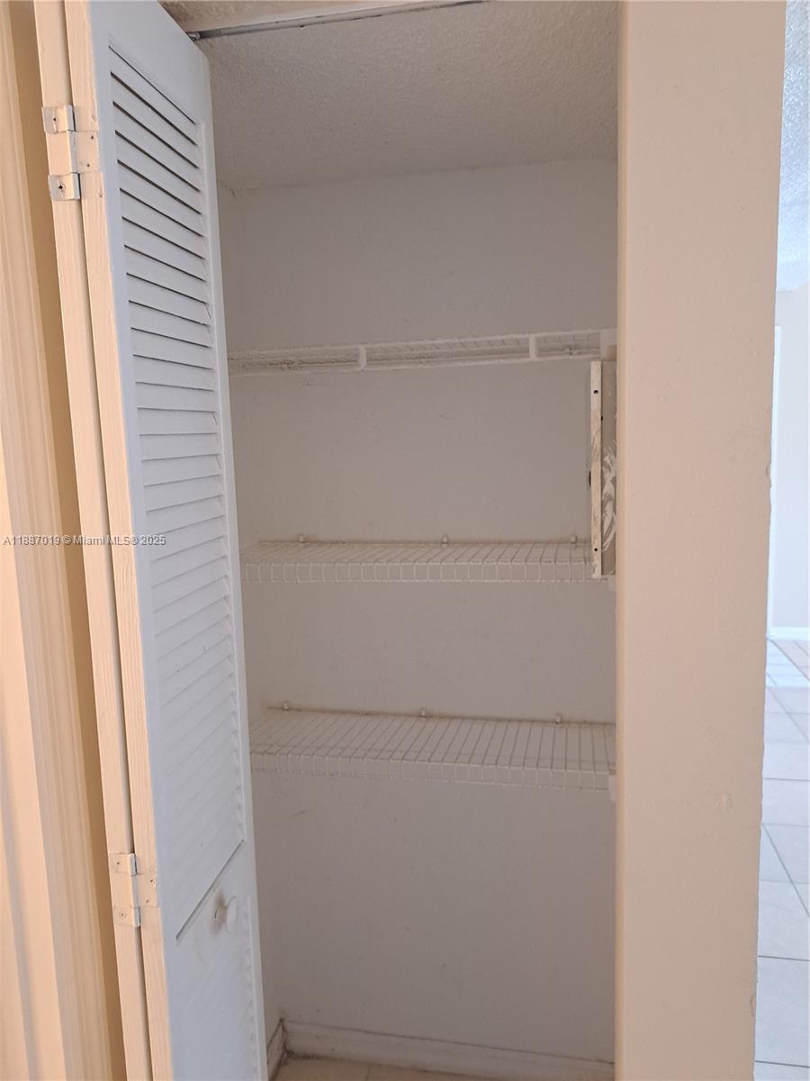 WINDWARD LAKES CONDO - Residential Lease