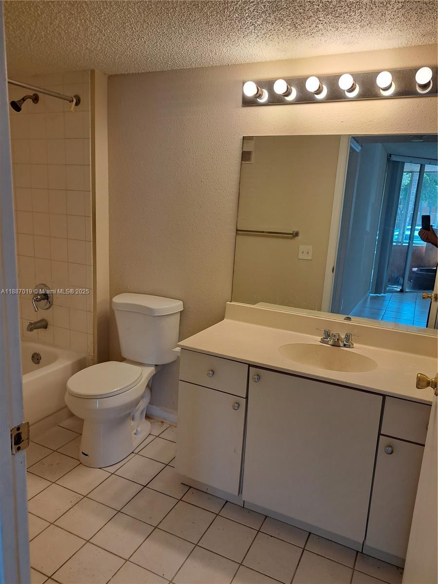 WINDWARD LAKES CONDO - Residential Lease