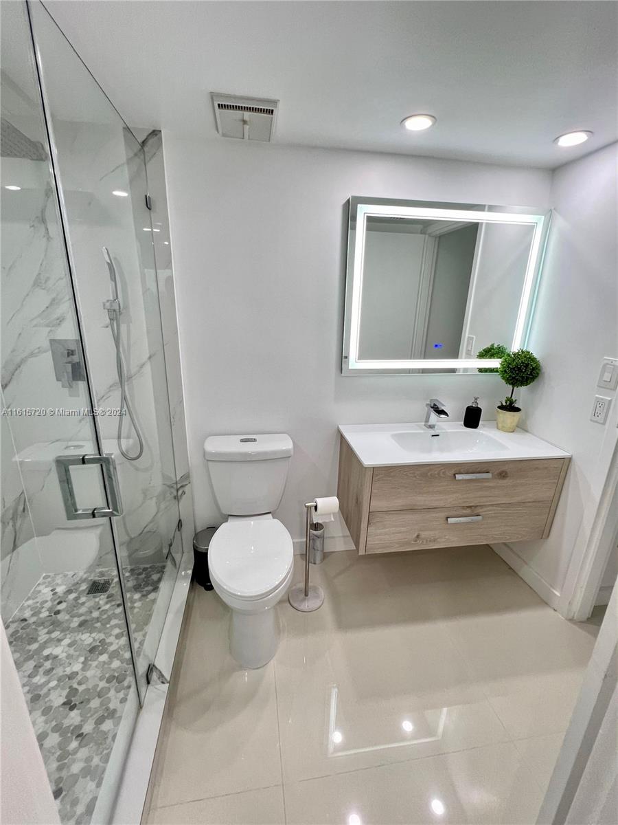 THE GRANDVIEW PALACE COND - Residential Lease