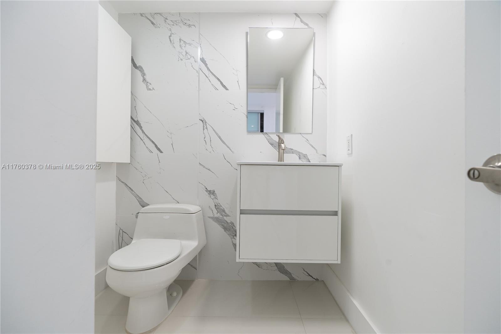 LA MER ESTATES SOUTH COND - Residential Lease