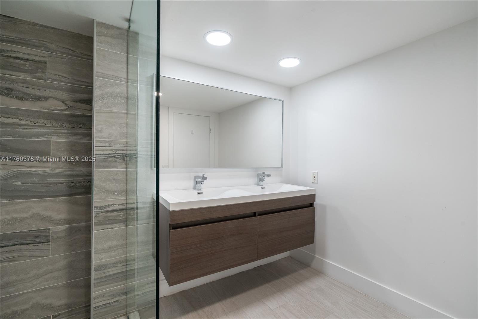 LA MER ESTATES SOUTH COND - Residential Lease