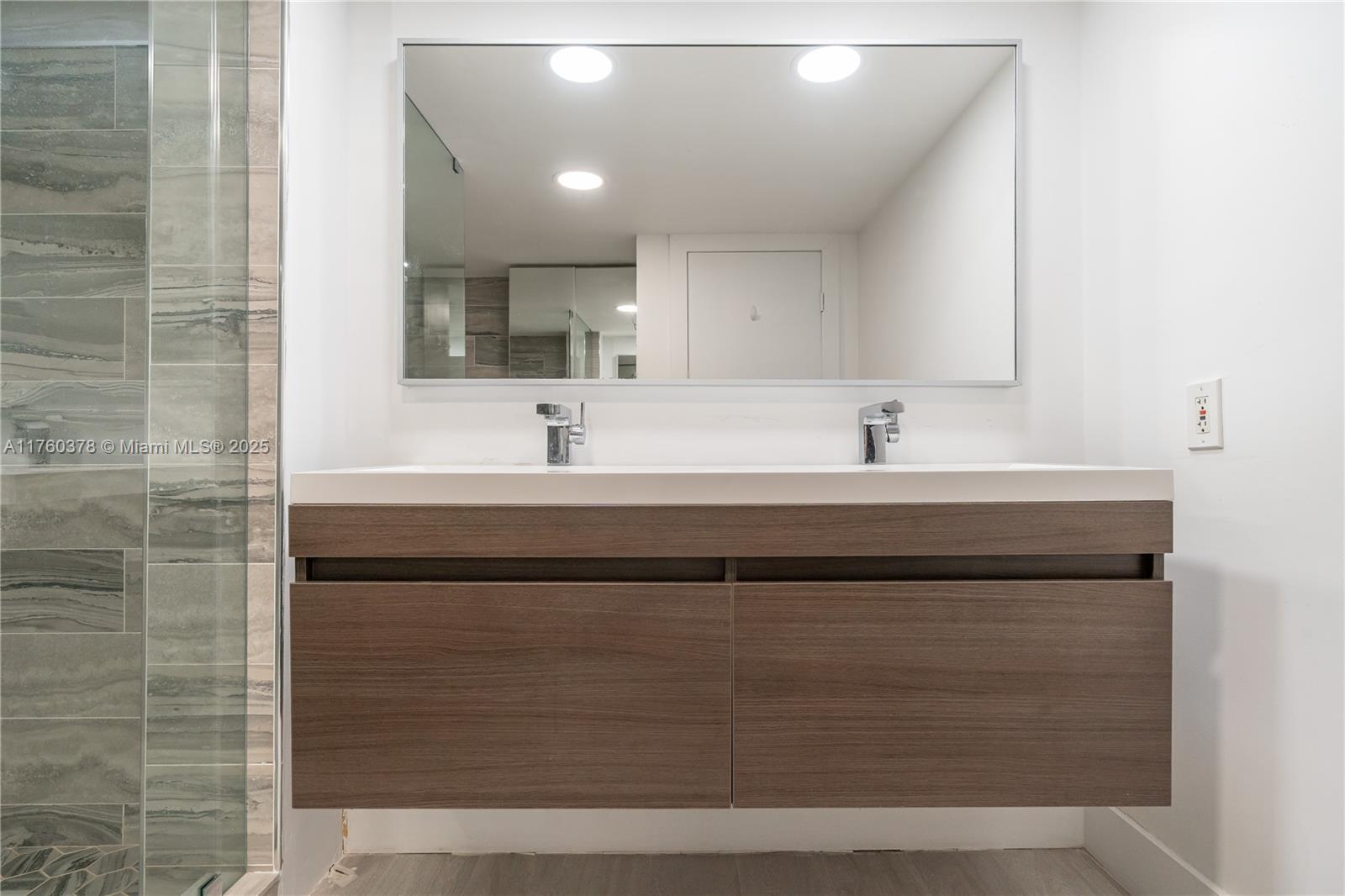 LA MER ESTATES SOUTH COND - Residential Lease