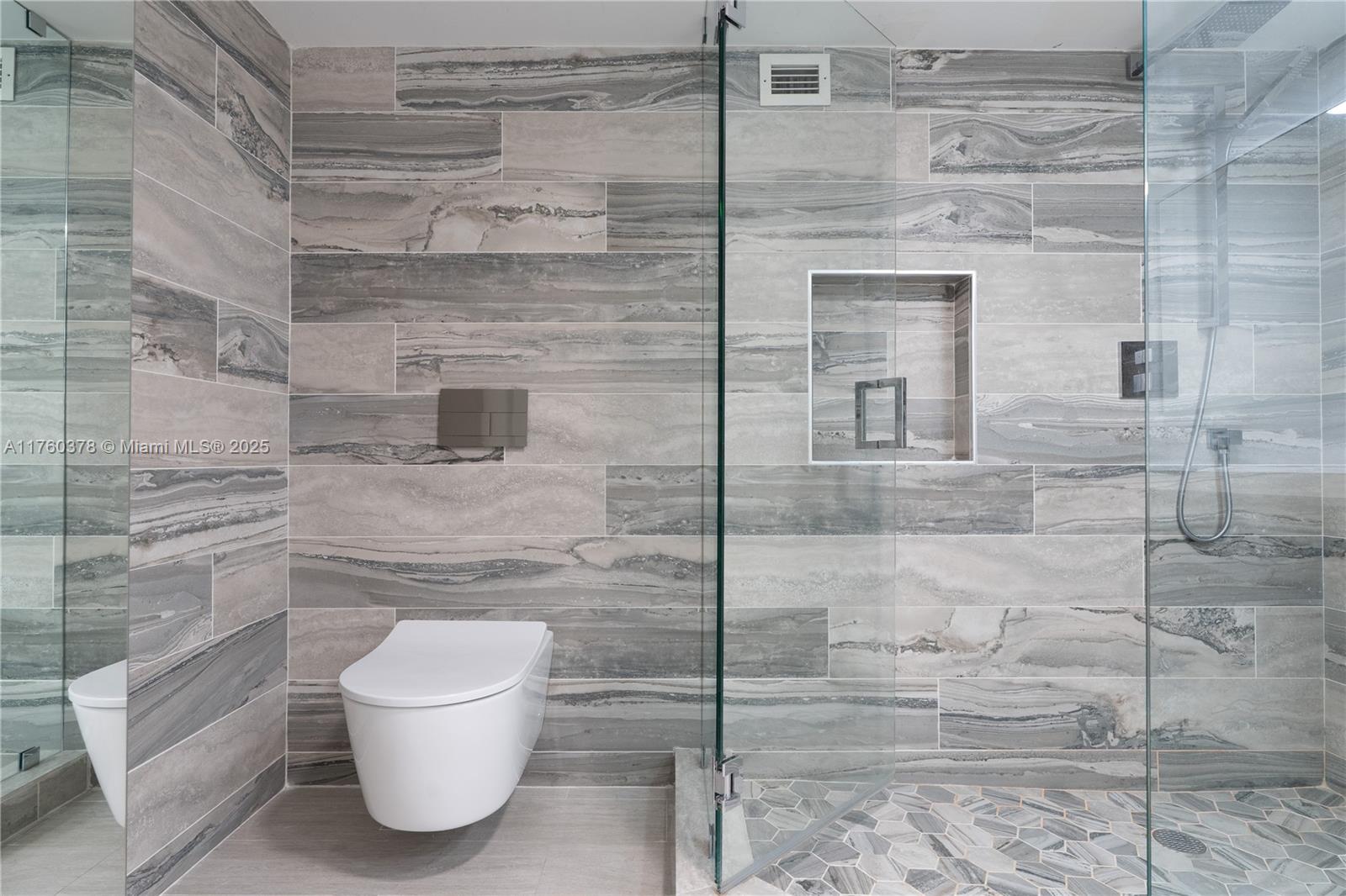 LA MER ESTATES SOUTH COND - Residential Lease