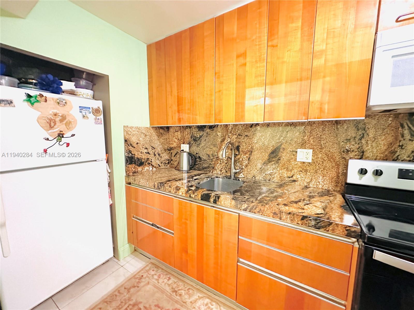 WINSTON TOWERS 100 CONDO - Residential