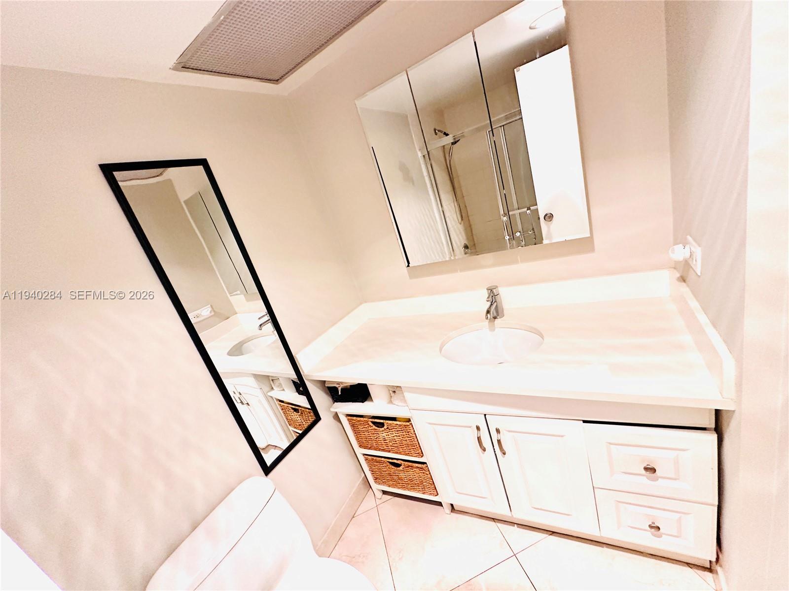 WINSTON TOWERS 100 CONDO - Residential