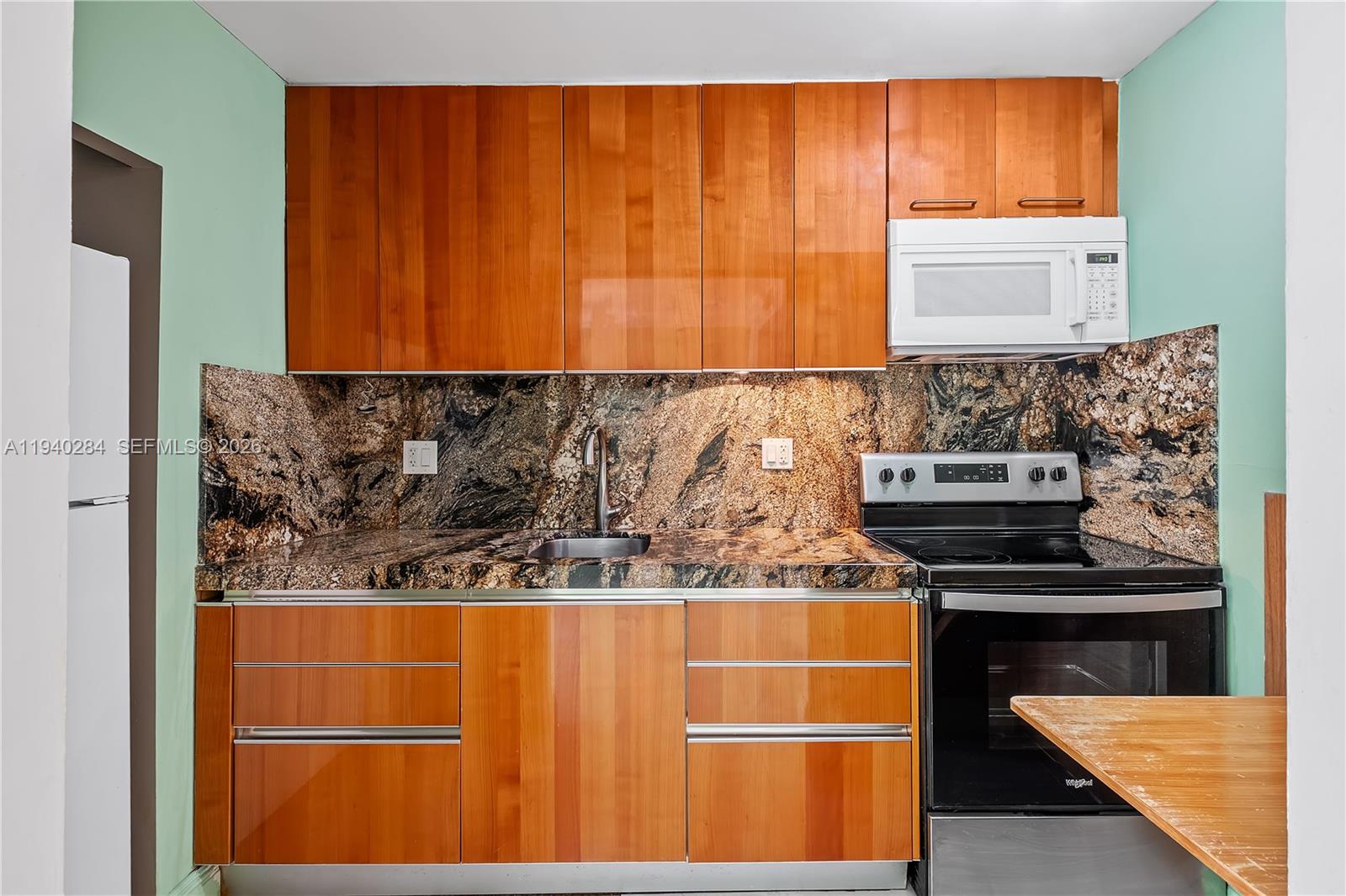 WINSTON TOWERS 100 CONDO - Residential