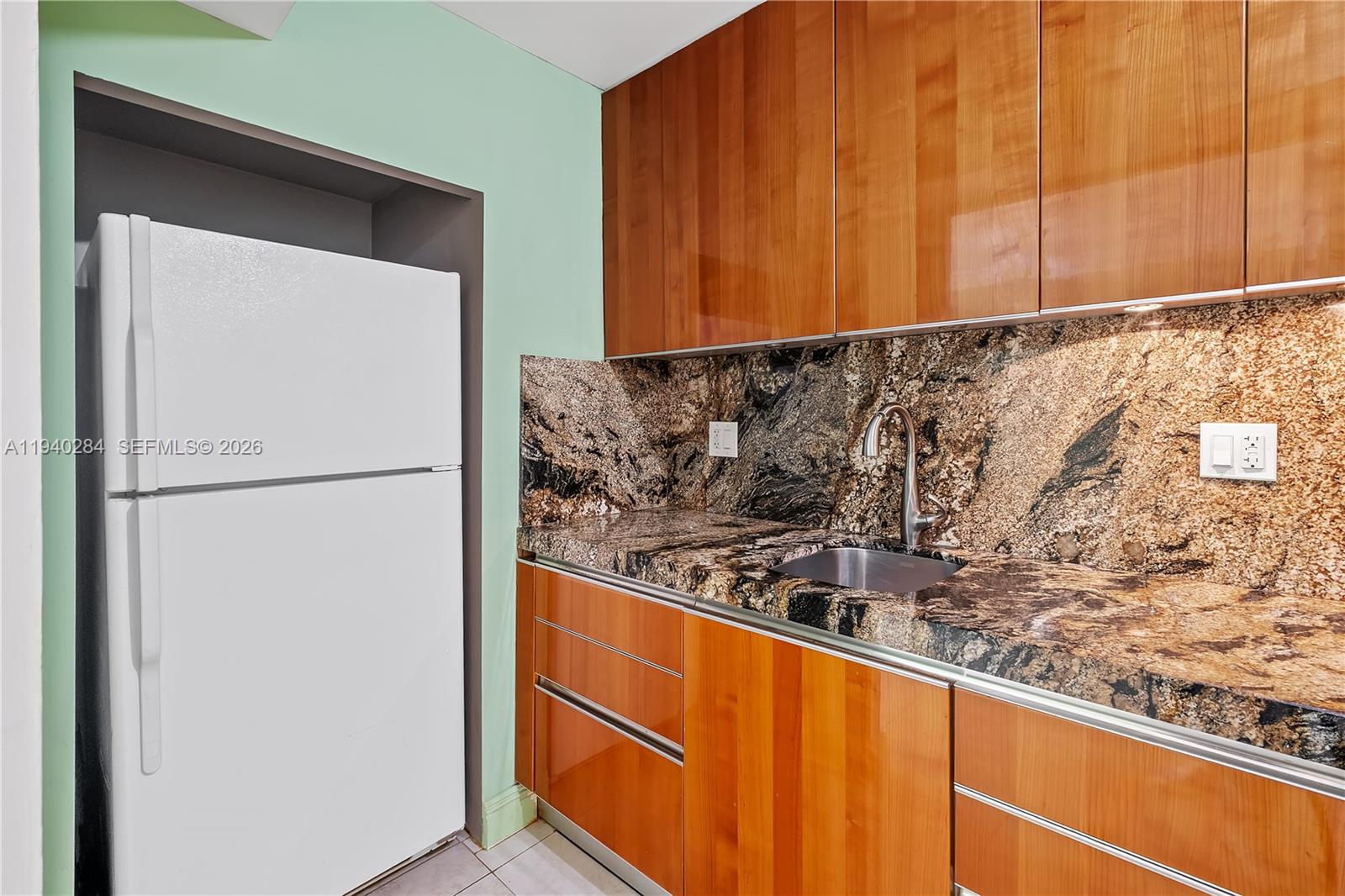 WINSTON TOWERS 100 CONDO - Residential