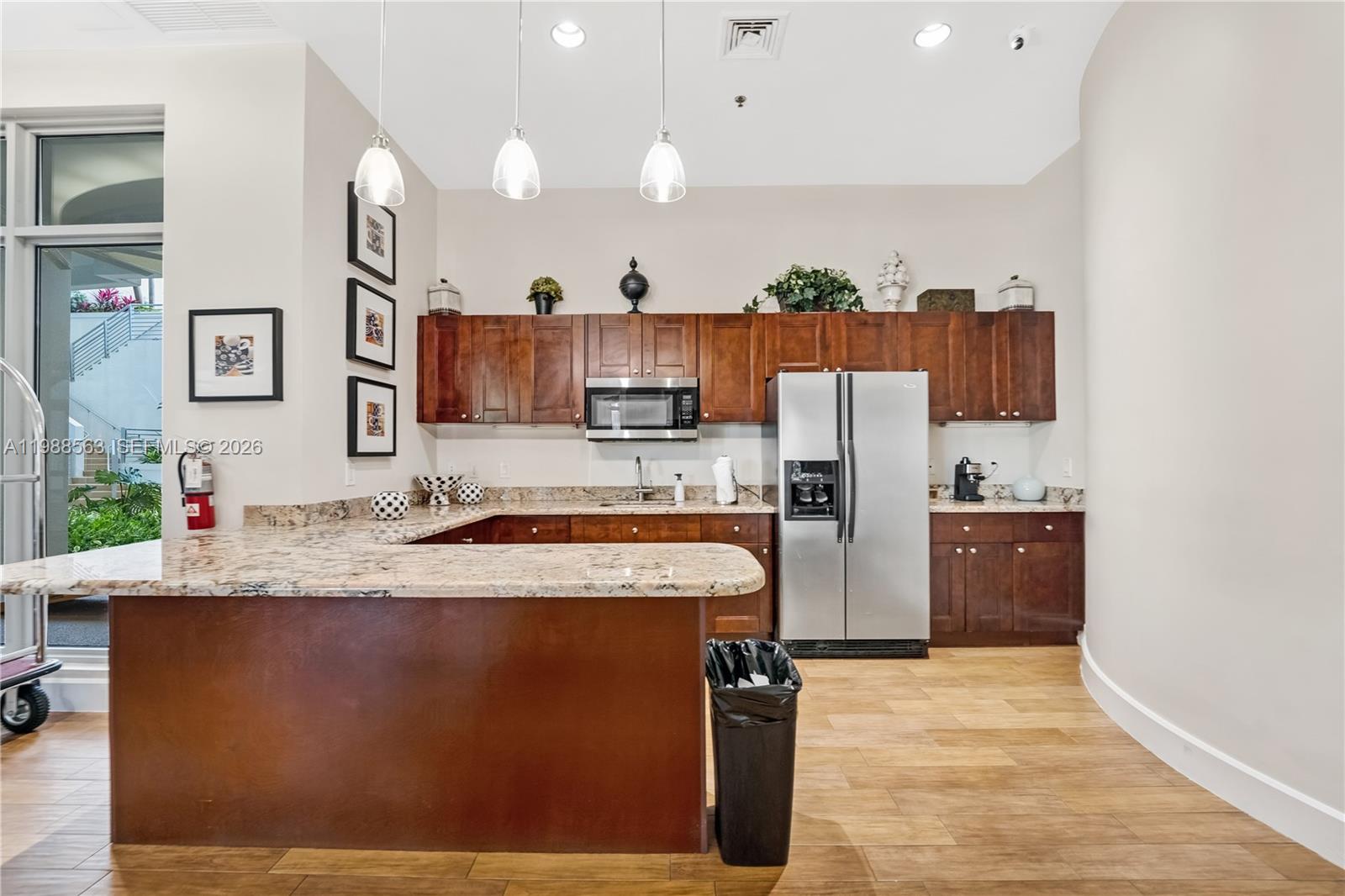 RADIUS CONDO - Residential