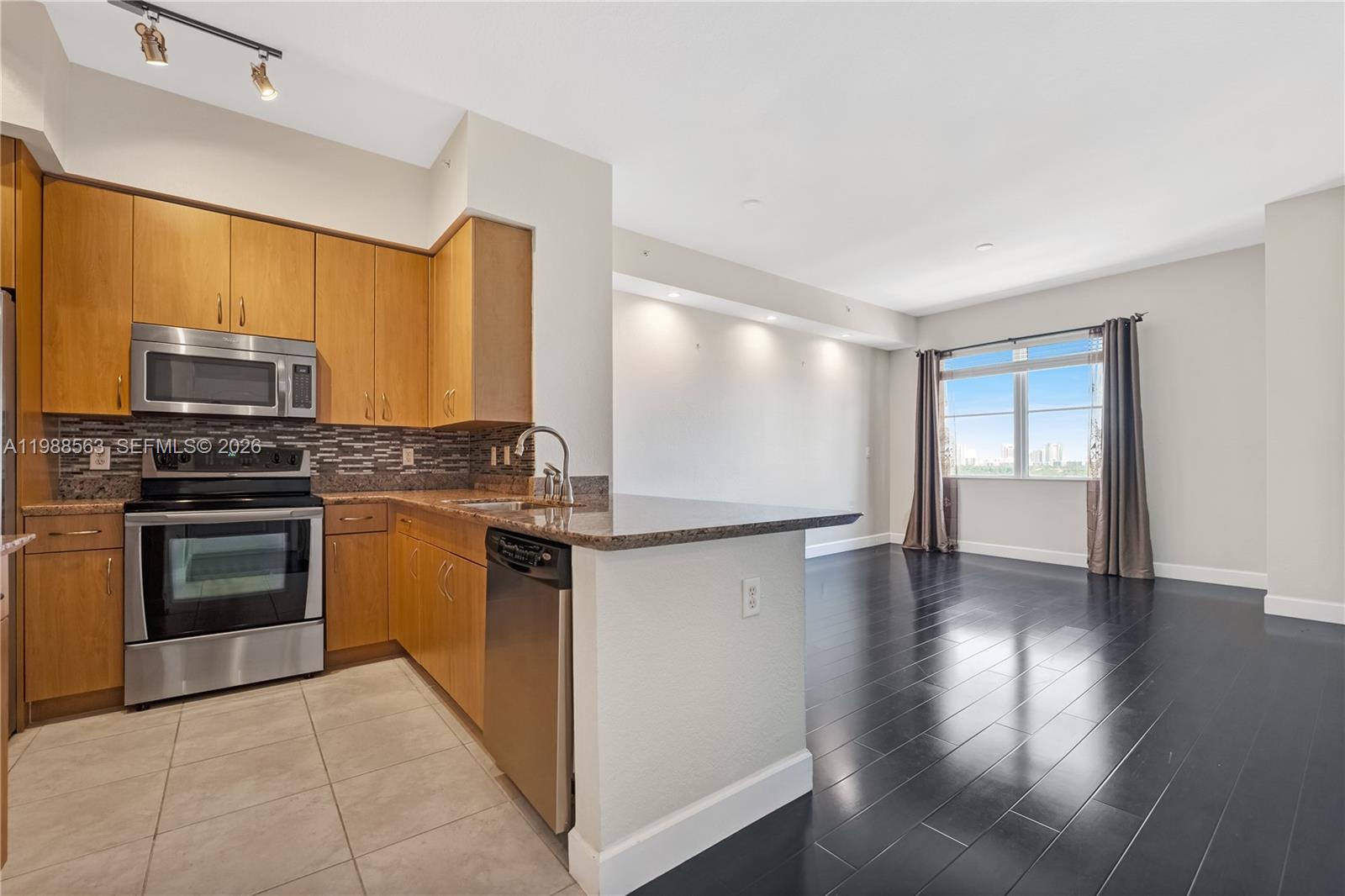 RADIUS CONDO - Residential