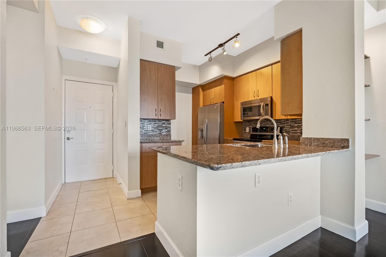 RADIUS CONDO - Residential