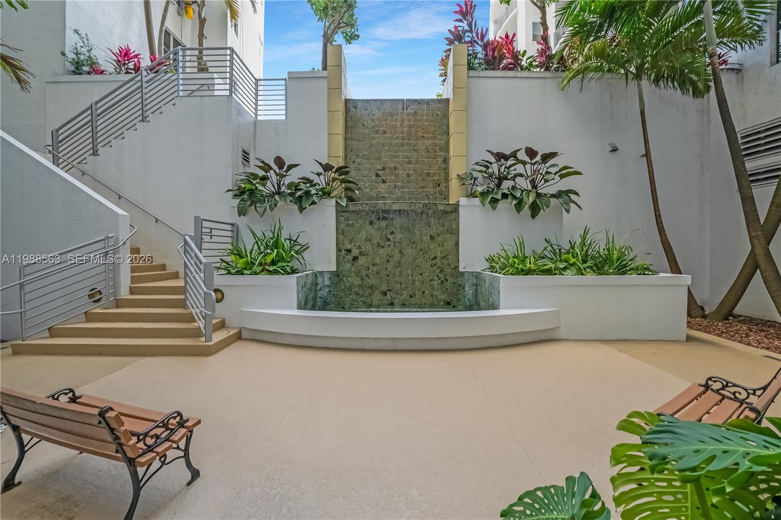 RADIUS CONDO - Residential