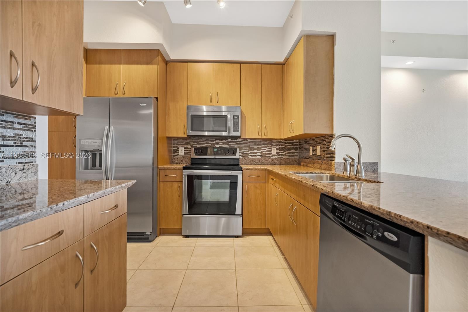 RADIUS CONDO - Residential