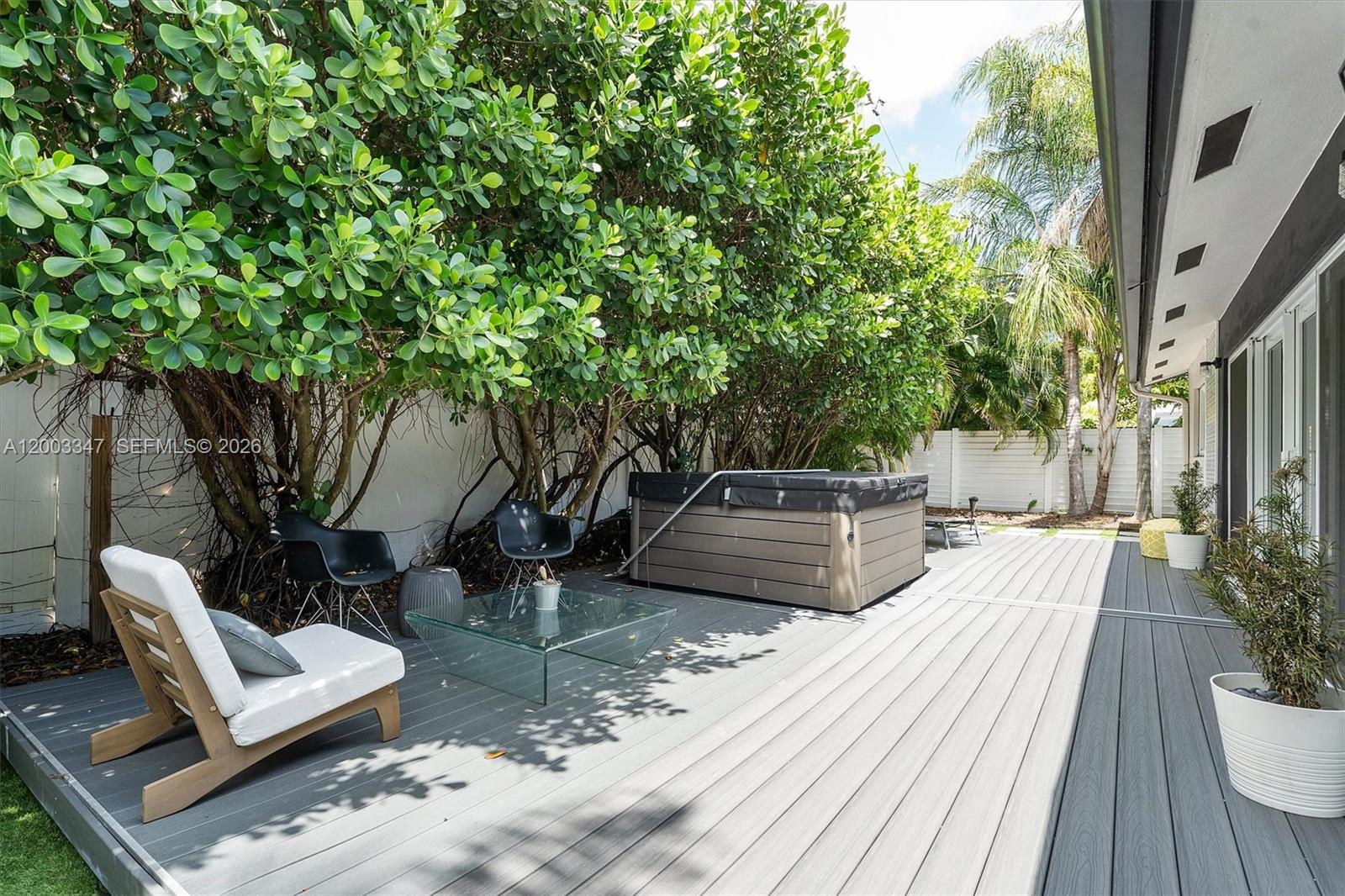 JENADA ISLE - Residential
