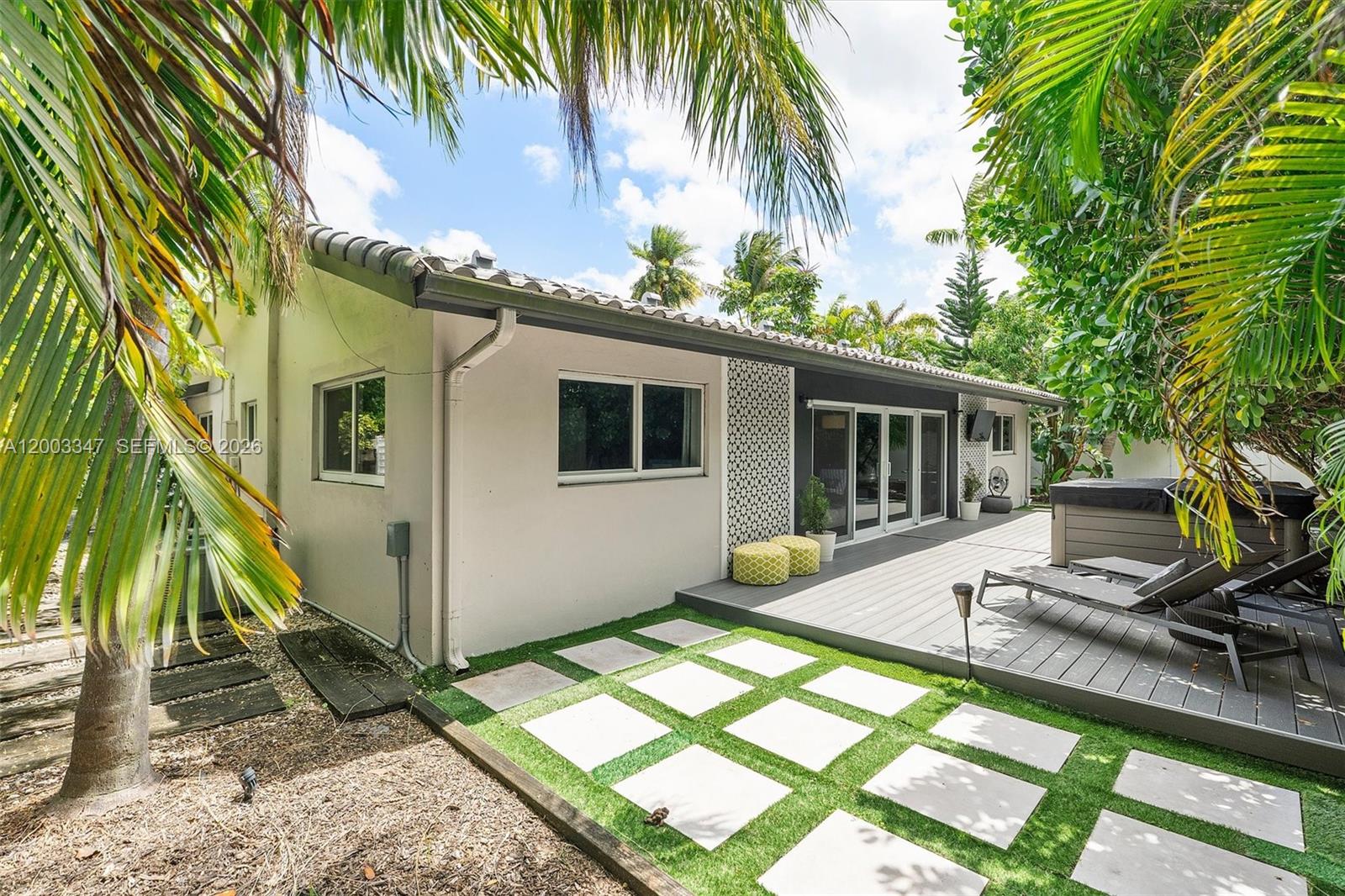 JENADA ISLE - Residential