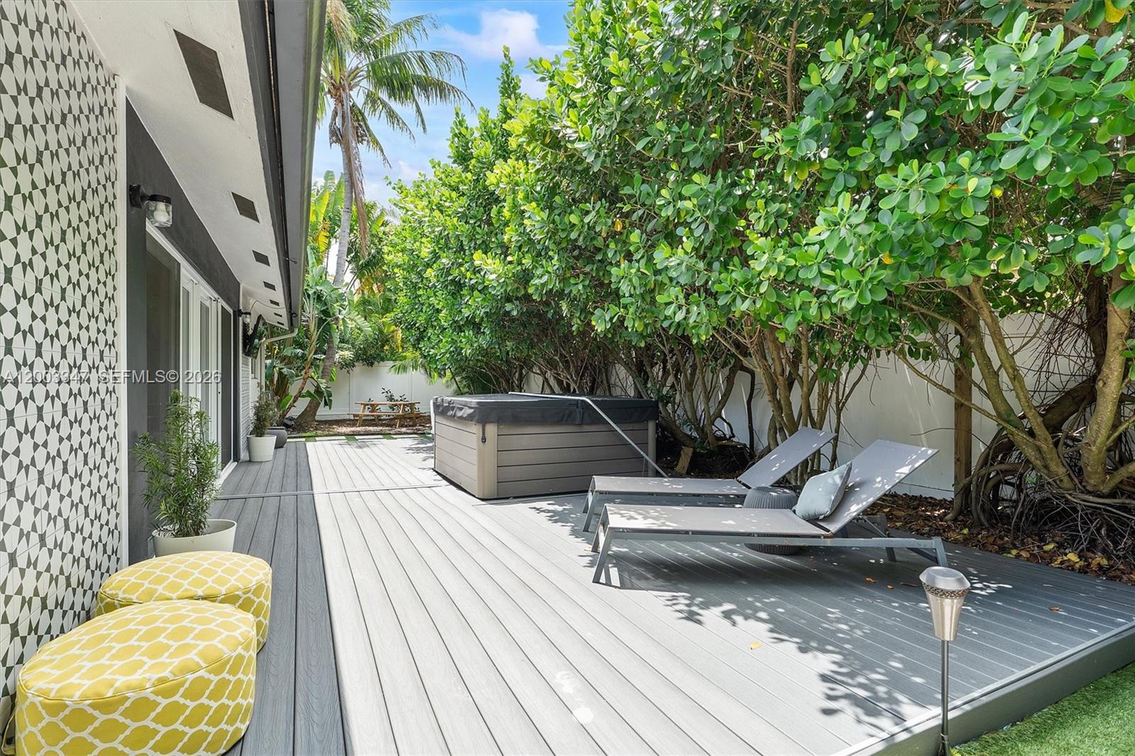 JENADA ISLE - Residential