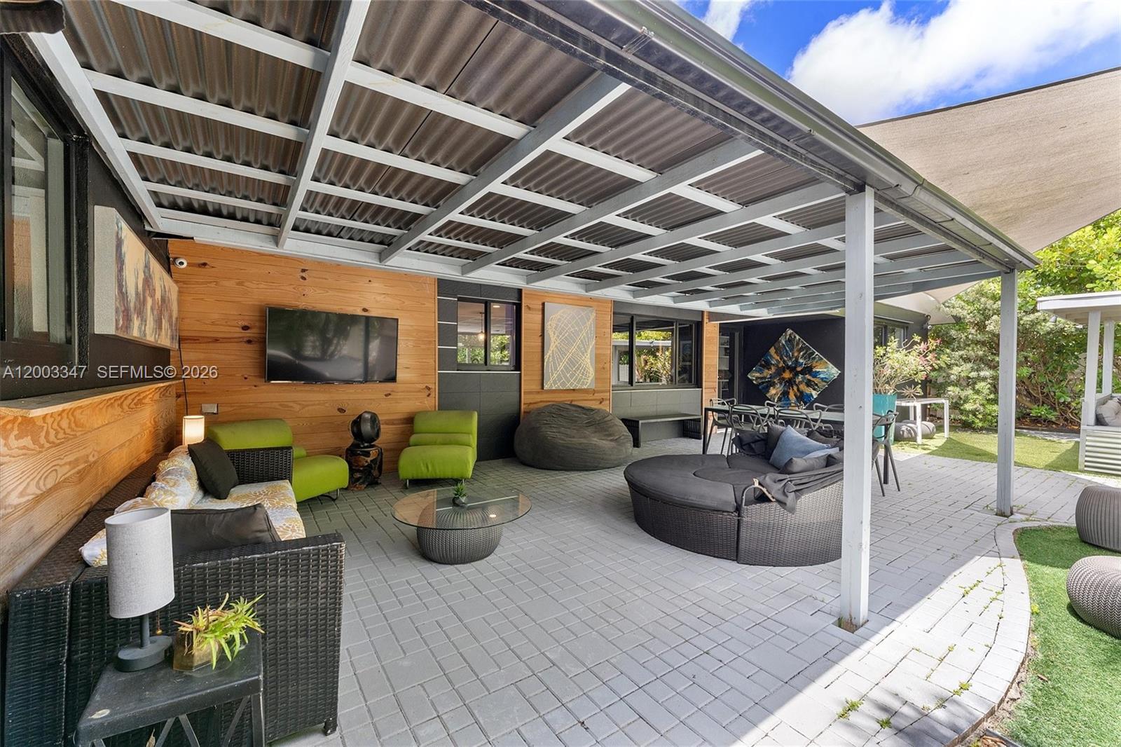 JENADA ISLE - Residential