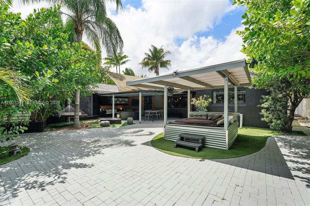 Photo of 2825 NW 10th Ave, Wilton Manors, FL 33311 (MLS # A12003347)