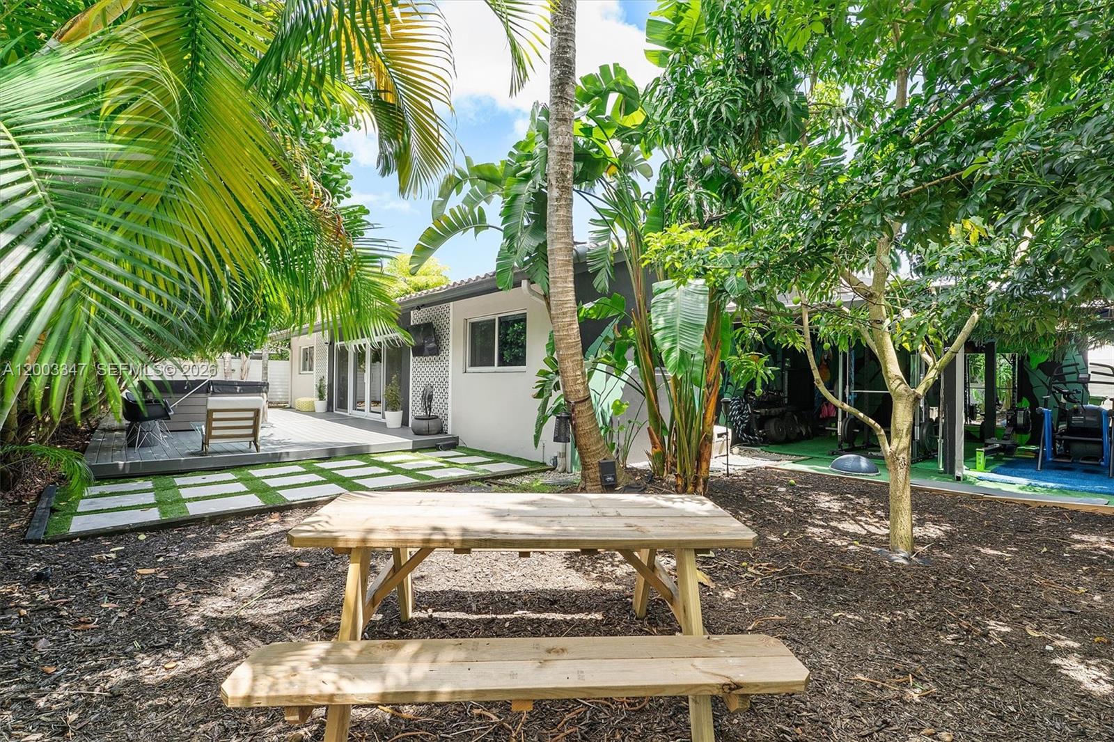 JENADA ISLE - Residential