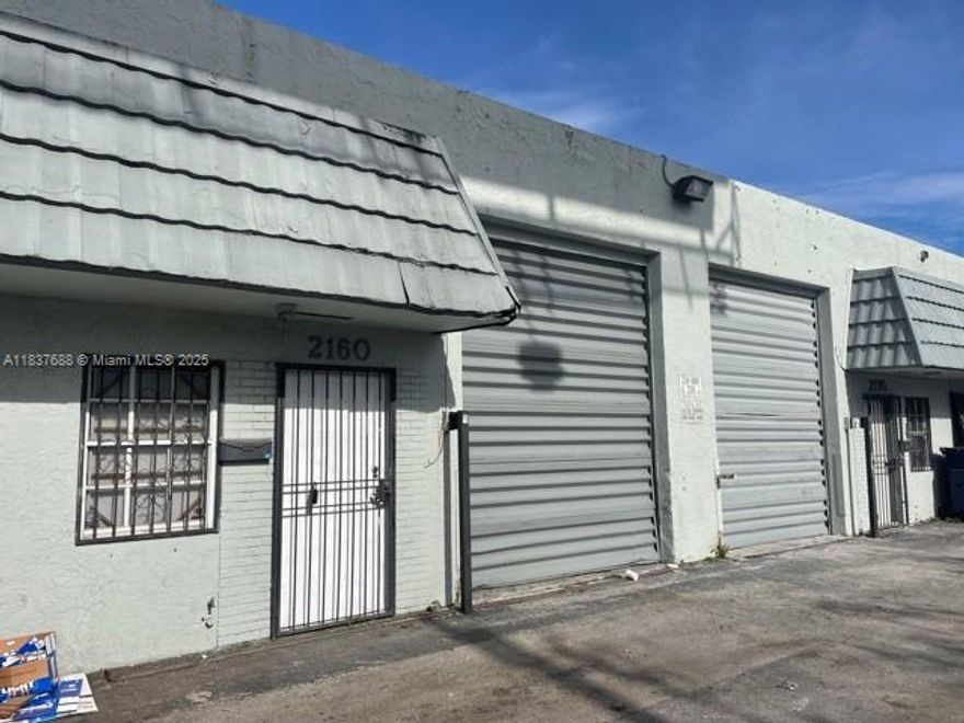Very well-located warehouse, high concrete ceilings, 18-foot-high garage door, granite businesses are allowed, we have two units available next to each other (your client can rent one unit (2,150sf) or both units which would be a total of (4,300 sf) "NO car business, body show".