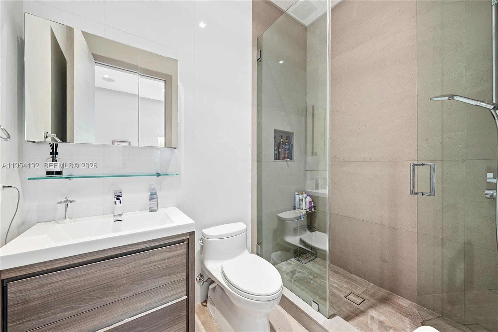 GOLDEN BEACH SEC E - Residential